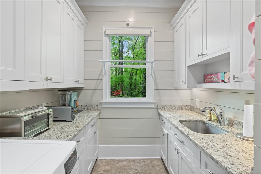 1431 Hearst Drive NE