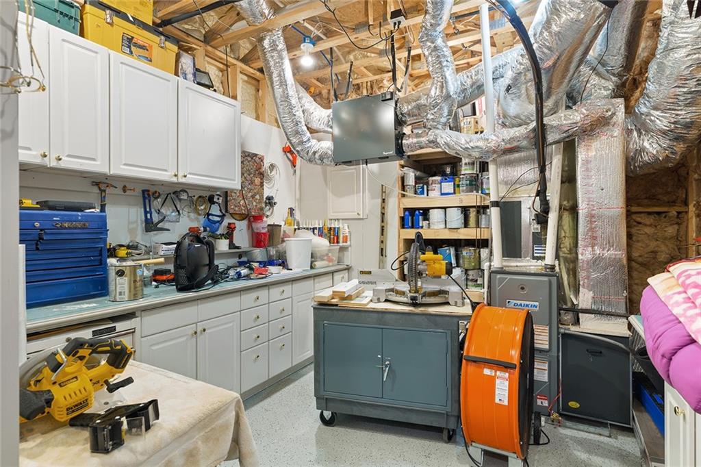 1431 Hearst Drive NE