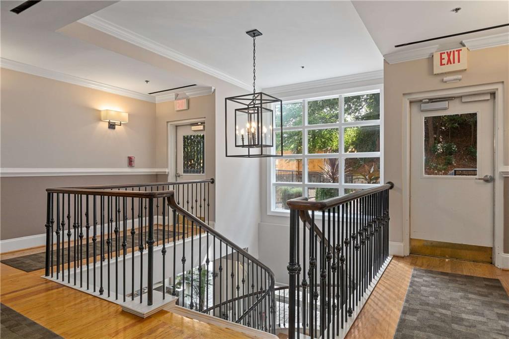 560 Dutch Valley Road NE