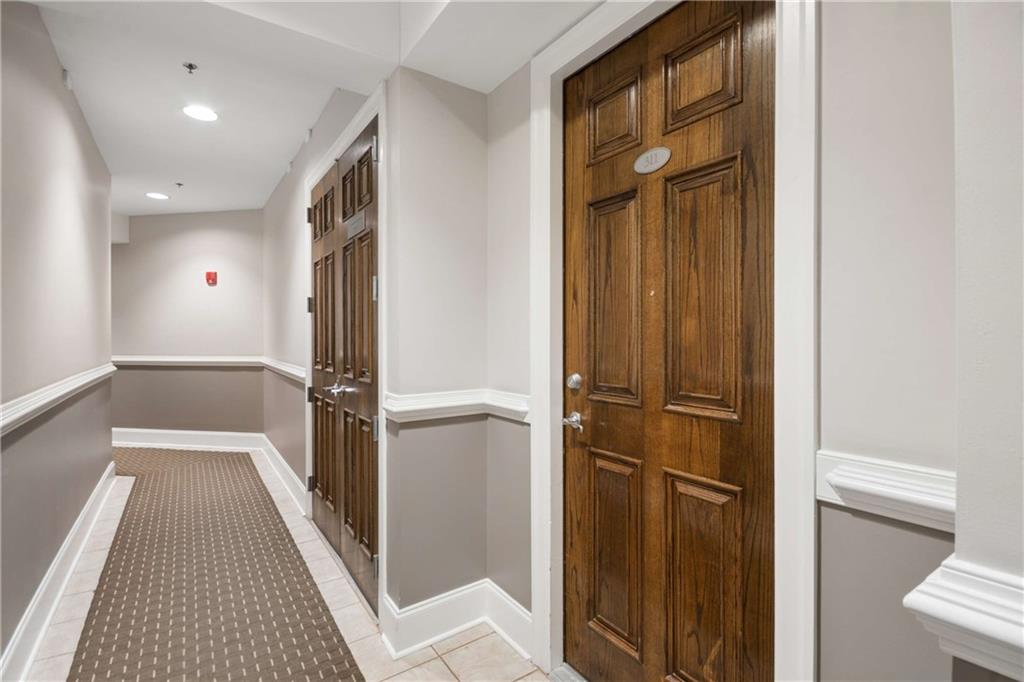 560 Dutch Valley Road NE