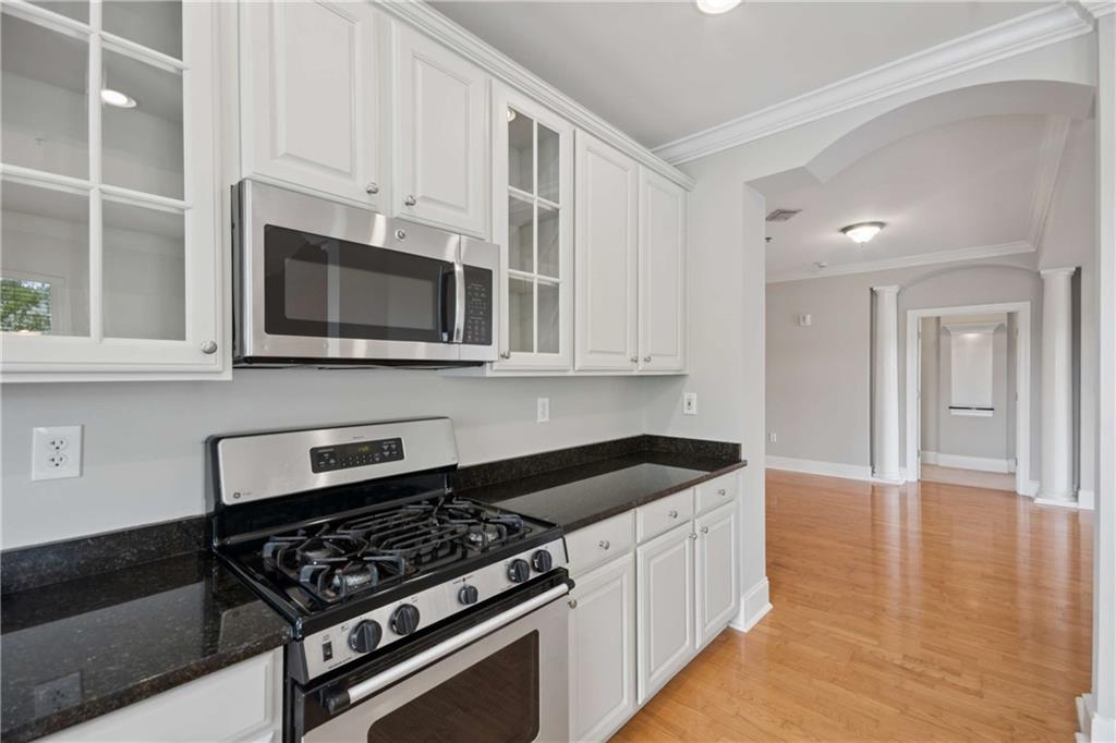 560 Dutch Valley Road NE