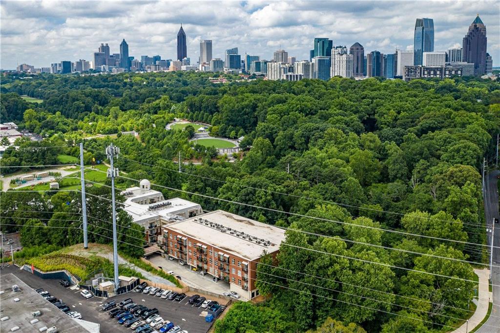 560 Dutch Valley Road NE