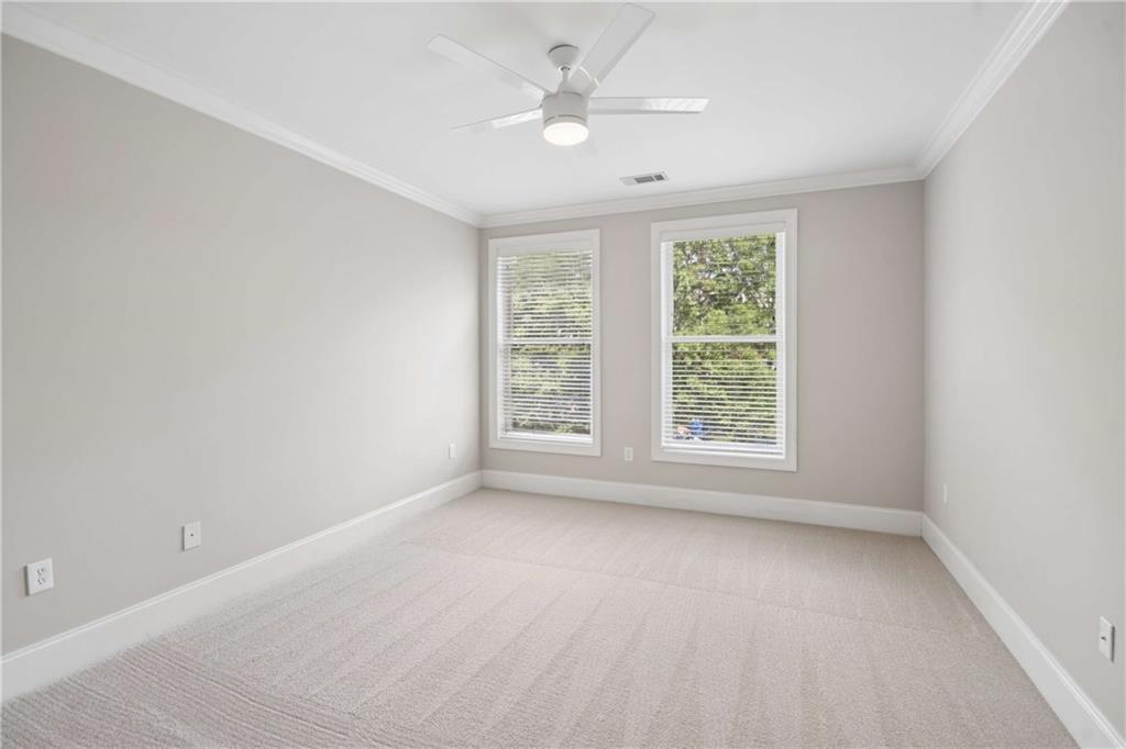 560 Dutch Valley Road NE