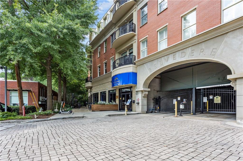 560 Dutch Valley Road NE