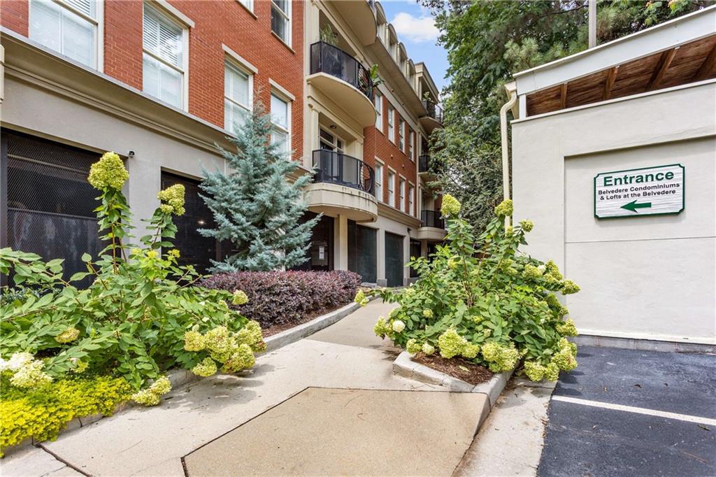 560 Dutch Valley Road NE