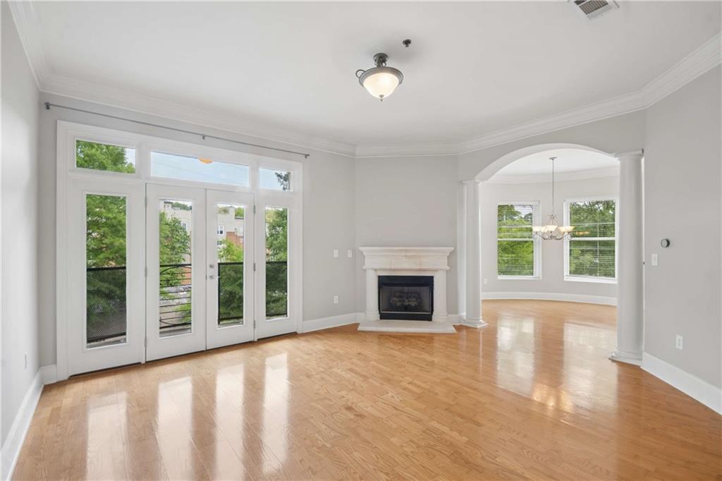 560 Dutch Valley Road NE