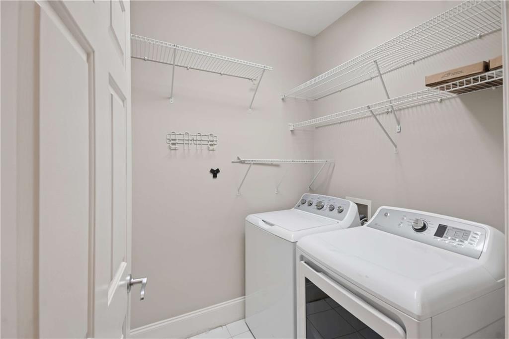 560 Dutch Valley Road NE