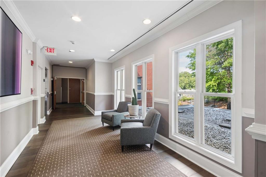 560 Dutch Valley Road NE