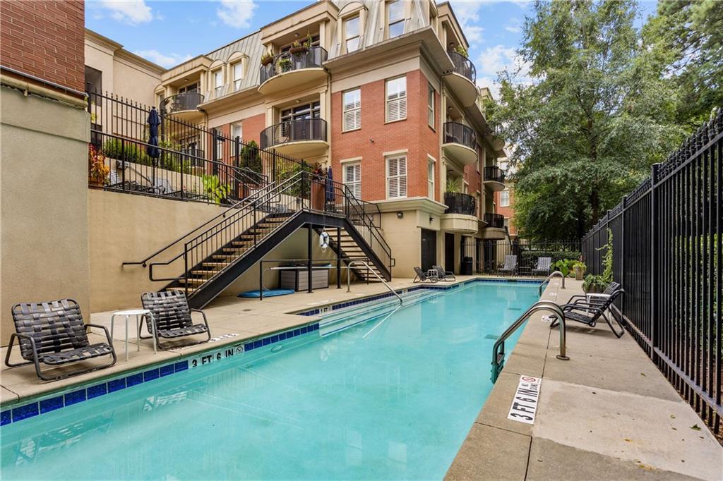 560 Dutch Valley Road NE