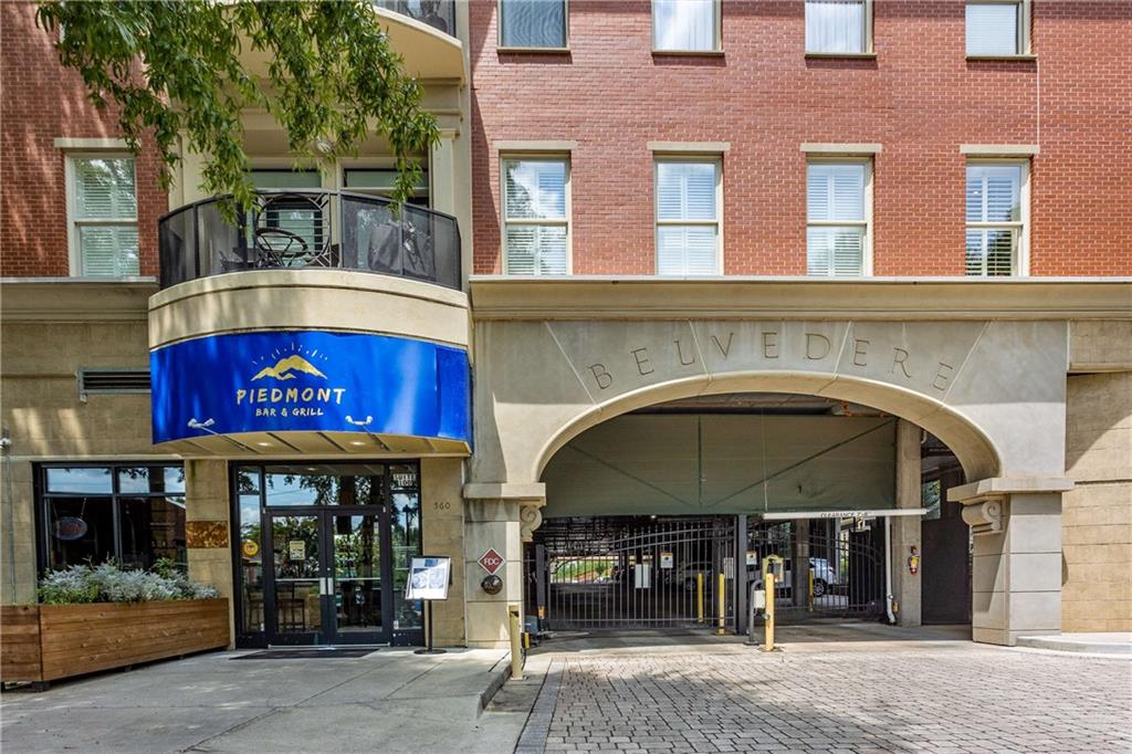 560 Dutch Valley Road NE