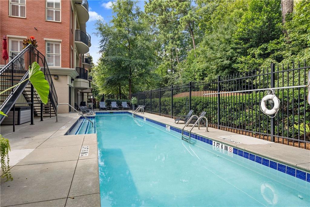 560 Dutch Valley Road NE