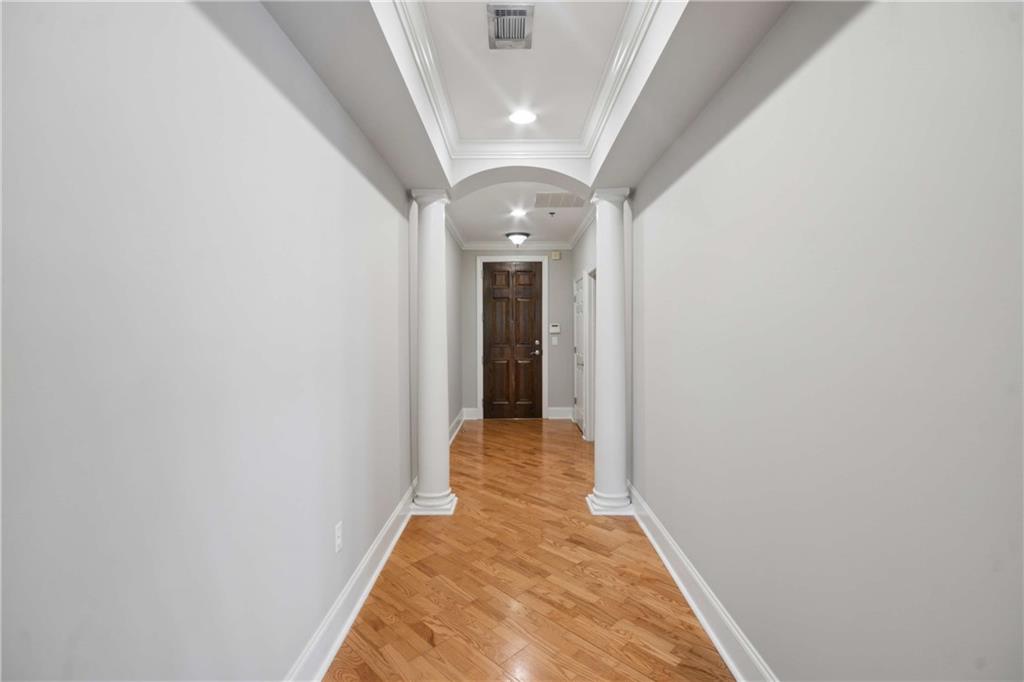 560 Dutch Valley Road NE