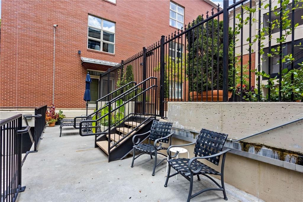 560 Dutch Valley Road NE