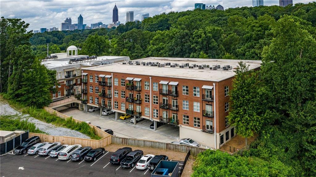 560 Dutch Valley Road NE