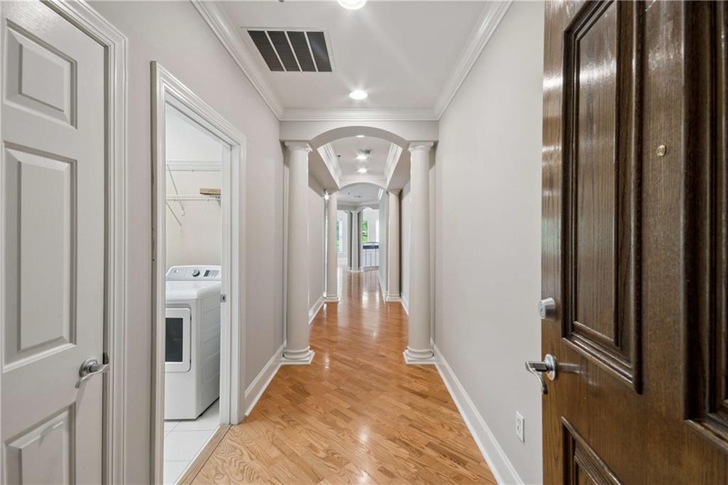 560 Dutch Valley Road NE