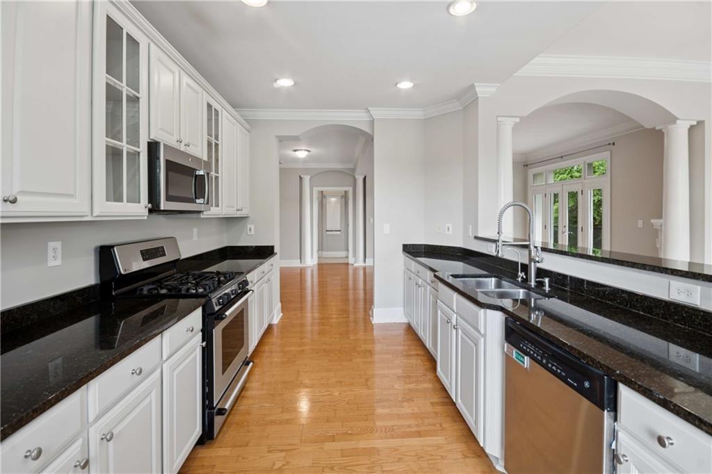 560 Dutch Valley Road NE