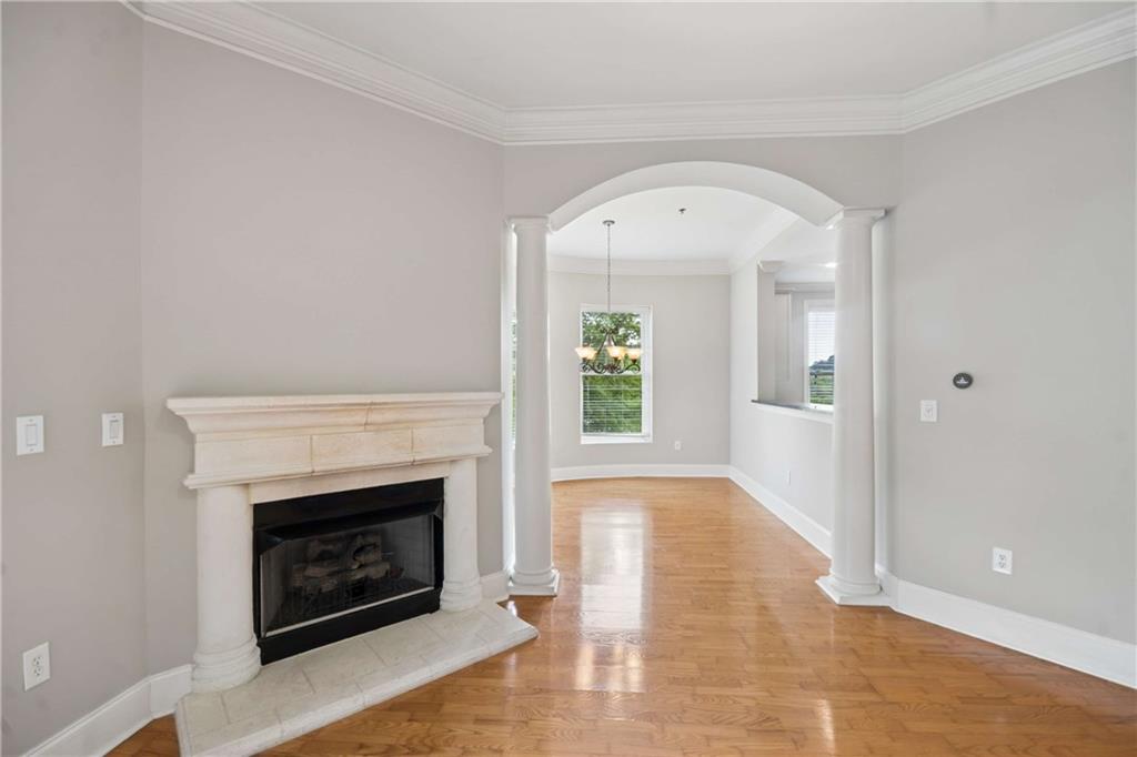 560 Dutch Valley Road NE