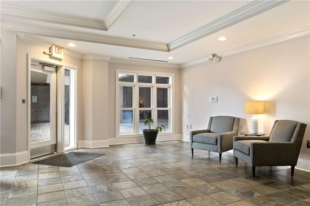 560 Dutch Valley Road NE