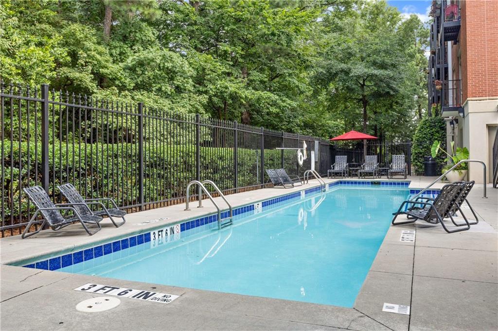 560 Dutch Valley Road NE