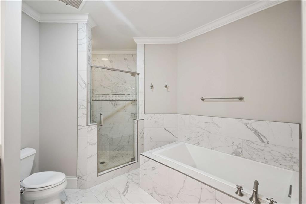 560 Dutch Valley Road NE