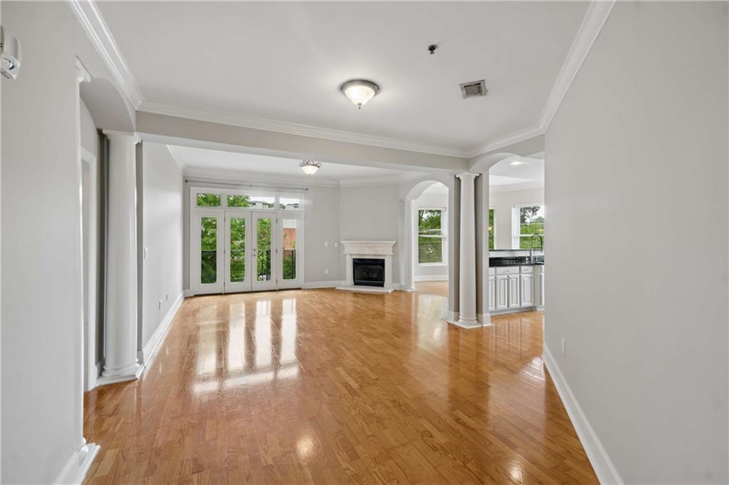 560 Dutch Valley Road NE