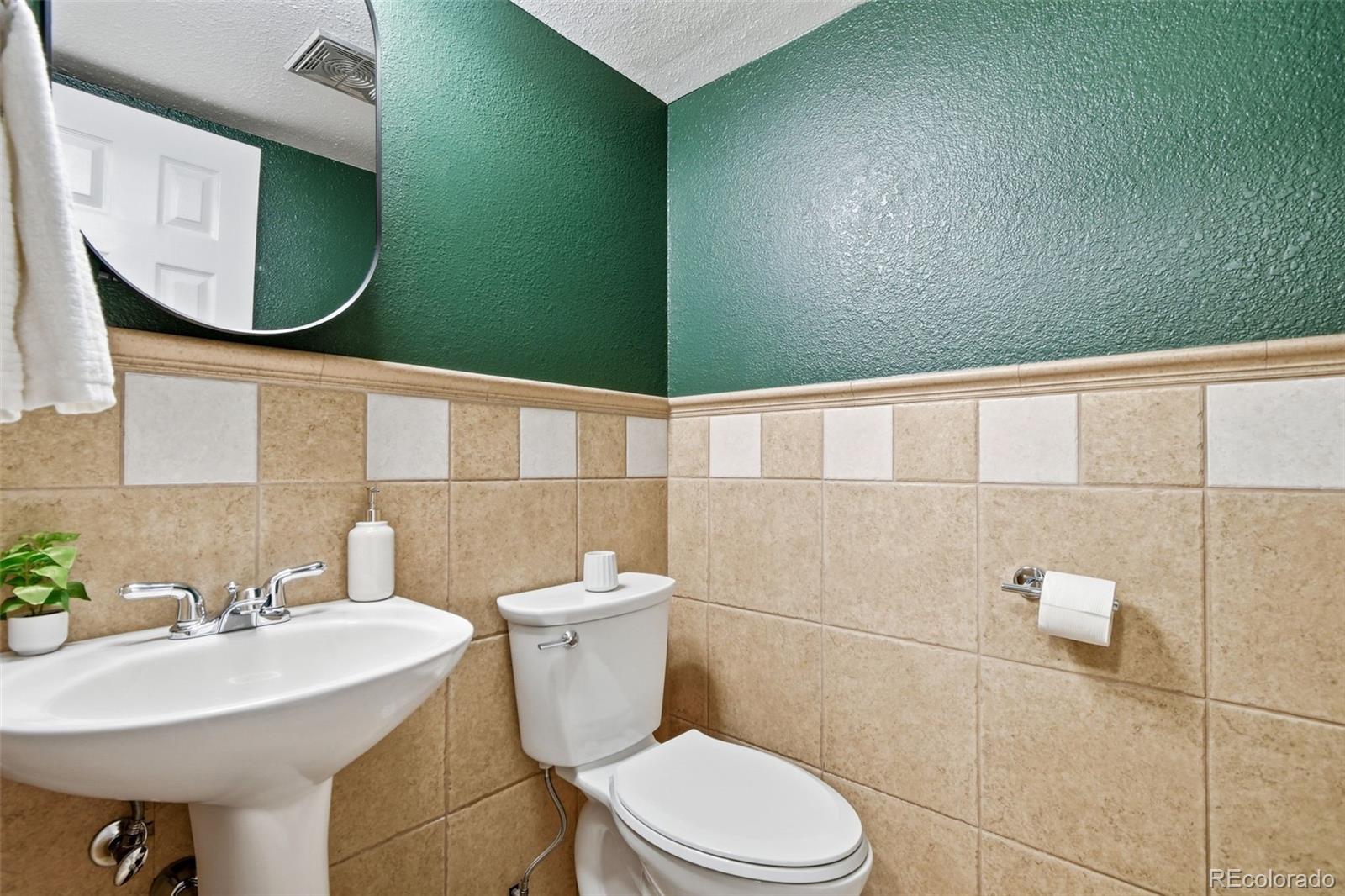 2826 Lowell Boulevard