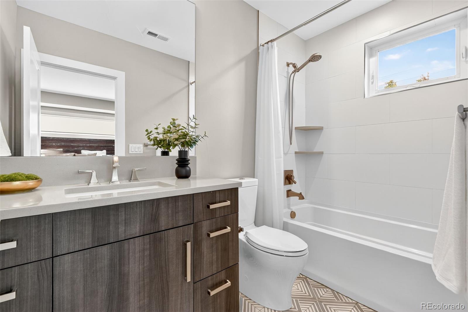 328 S Humboldt Street