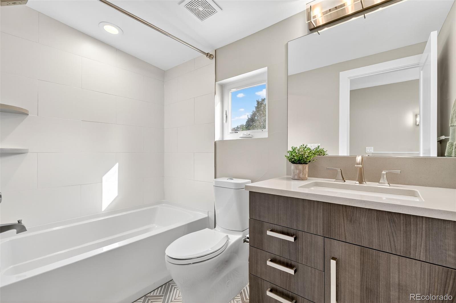 328 S Humboldt Street