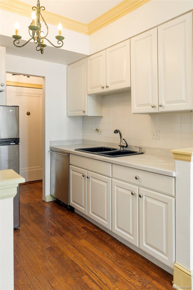 99 S Downing Street Unit: 607