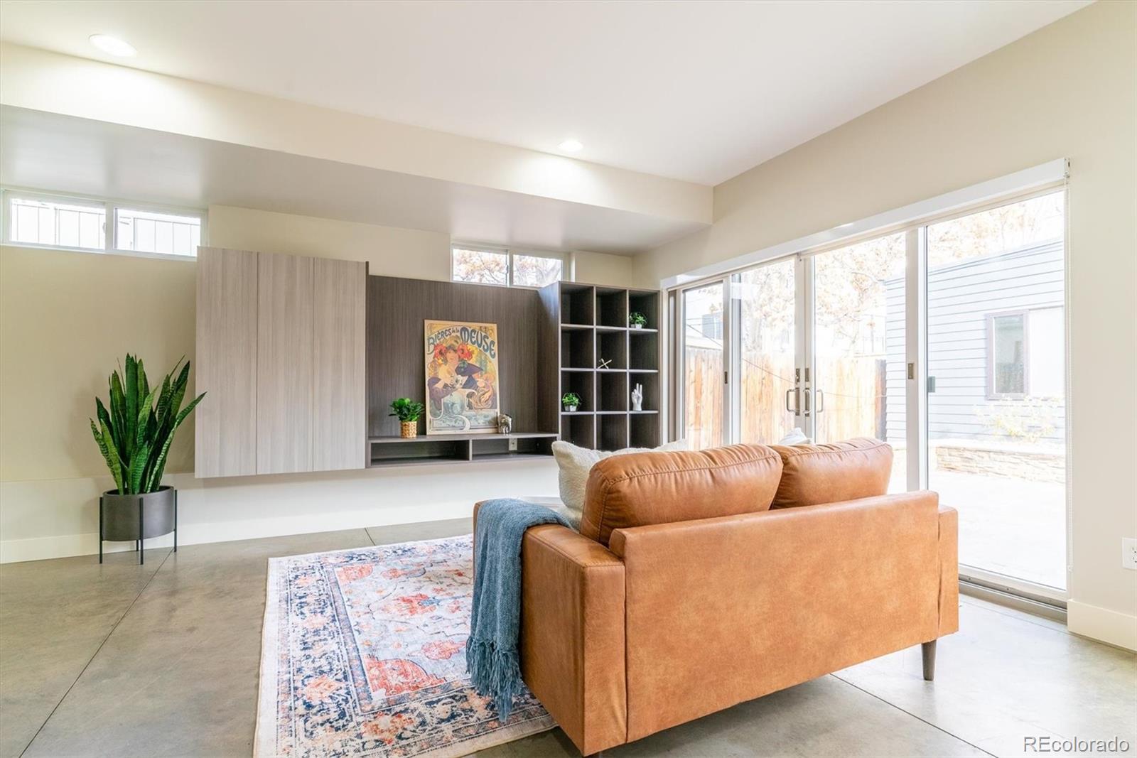 3444 Mariposa Street