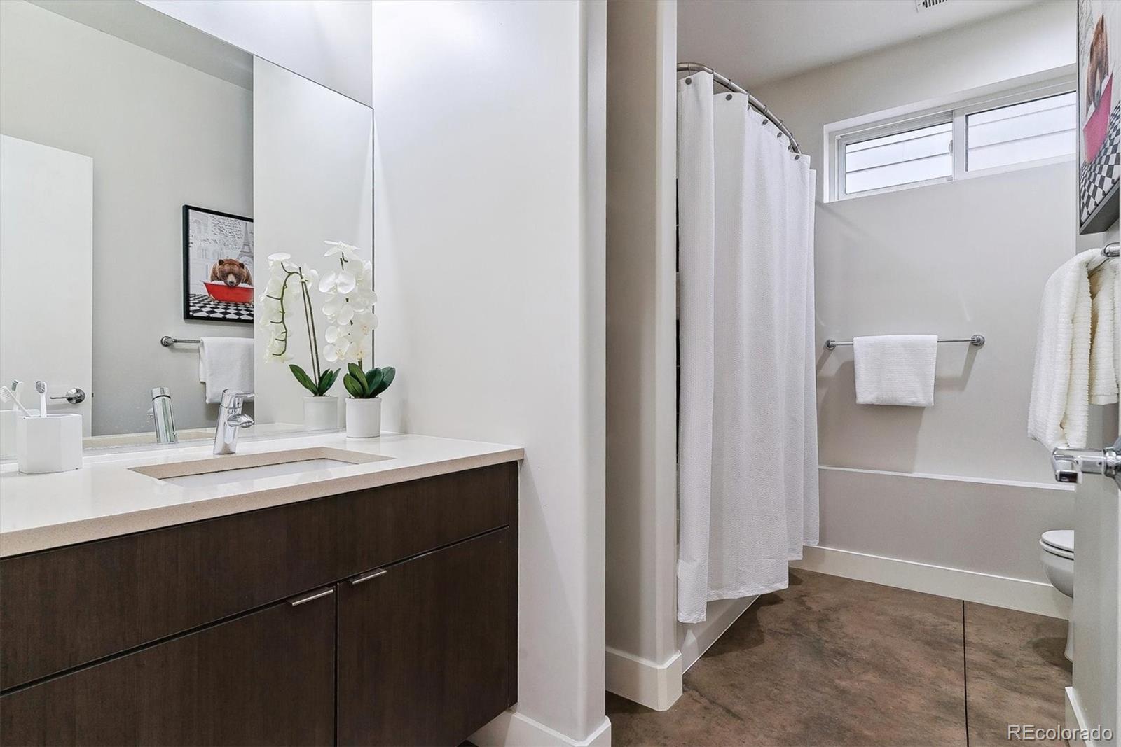 3444 Mariposa Street