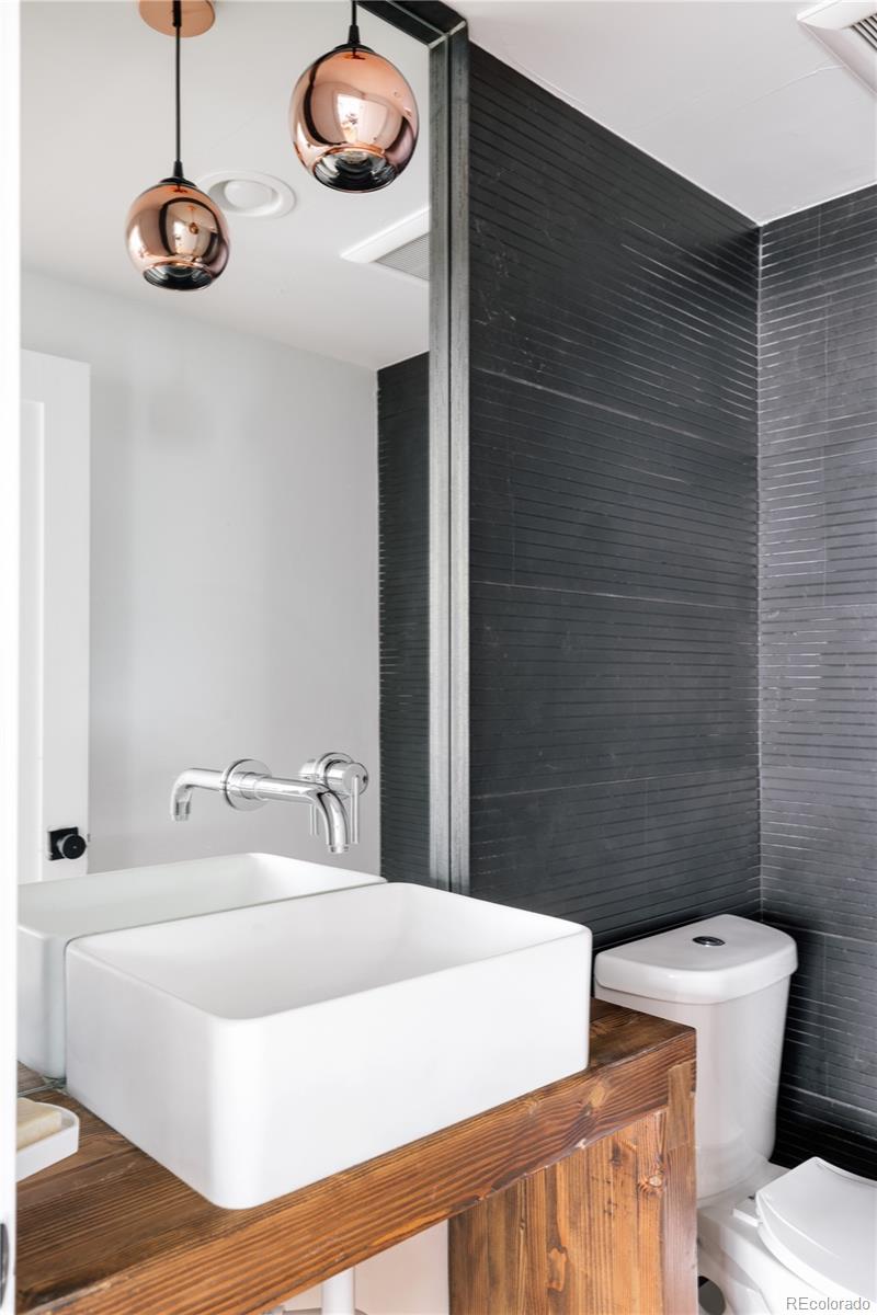 3617 Mariposa Street