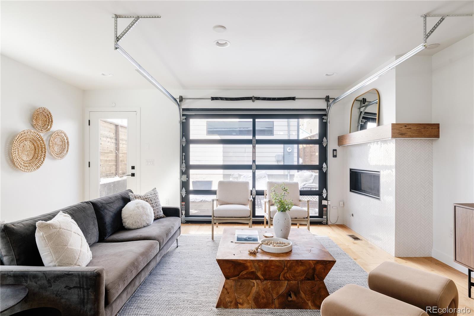 3617 Mariposa Street