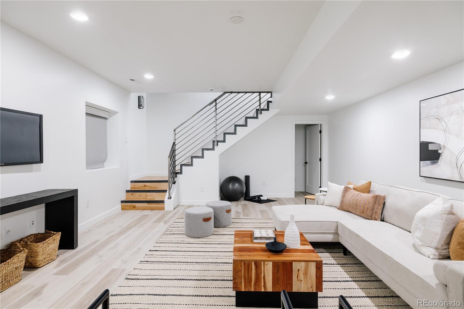 3617 Mariposa Street