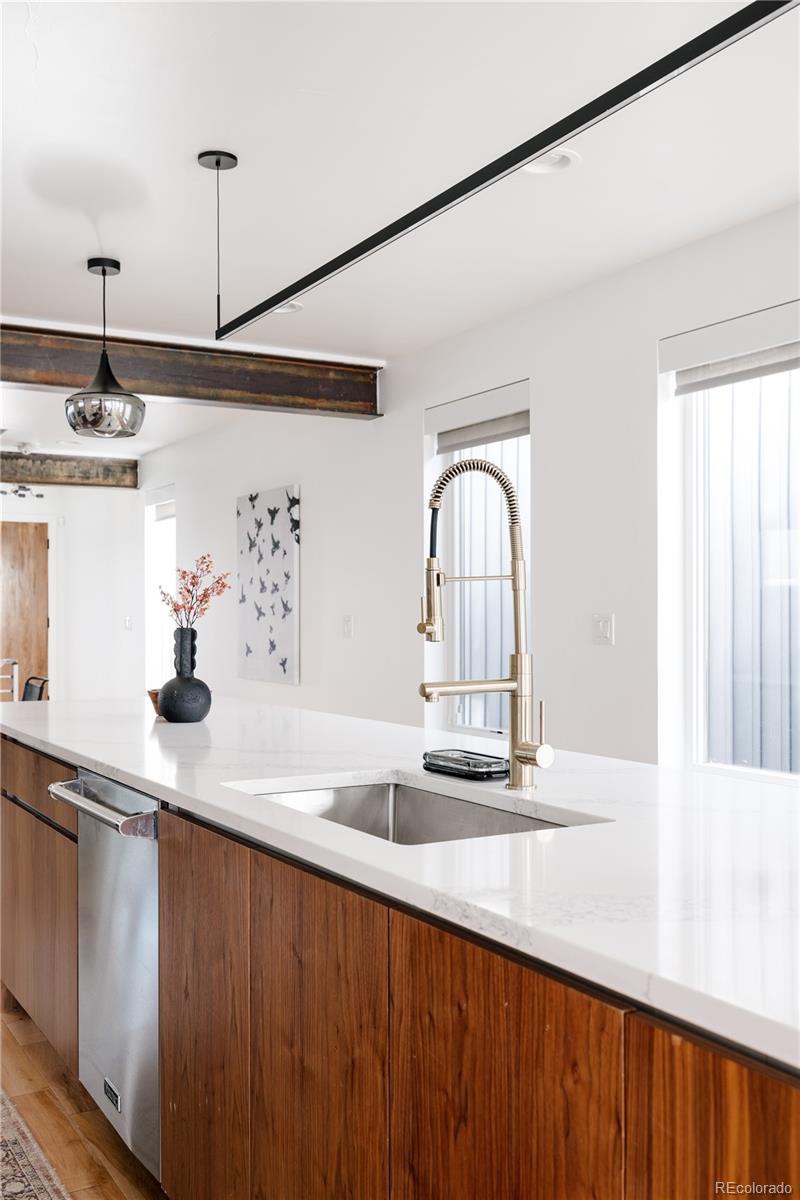 3617 Mariposa Street