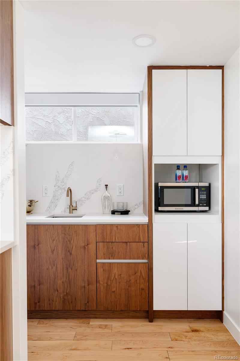 3617 Mariposa Street