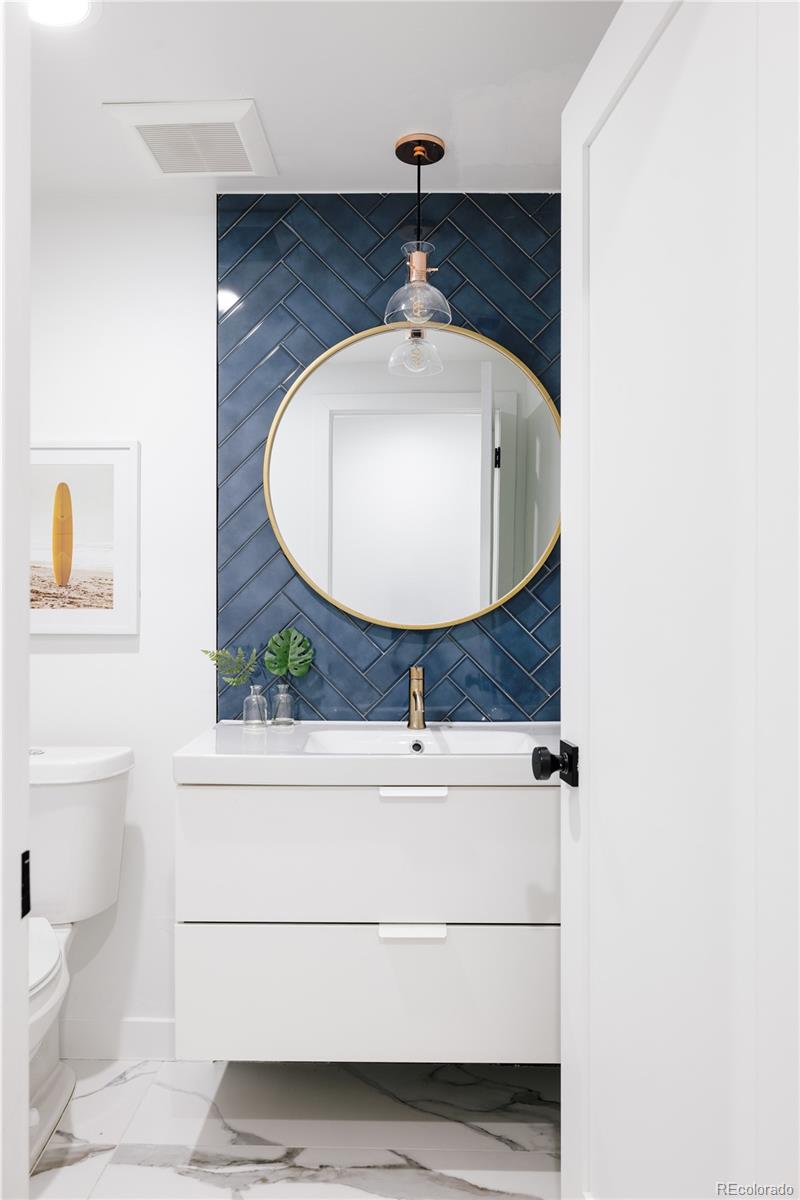 3617 Mariposa Street