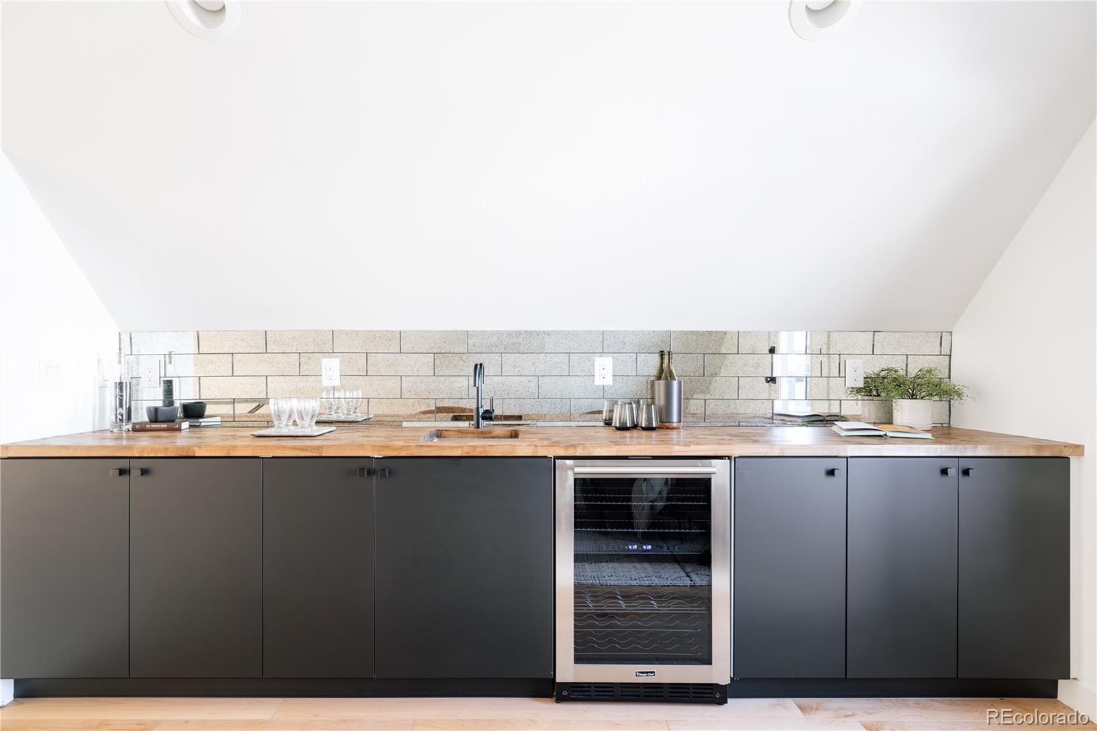 3617 Mariposa Street