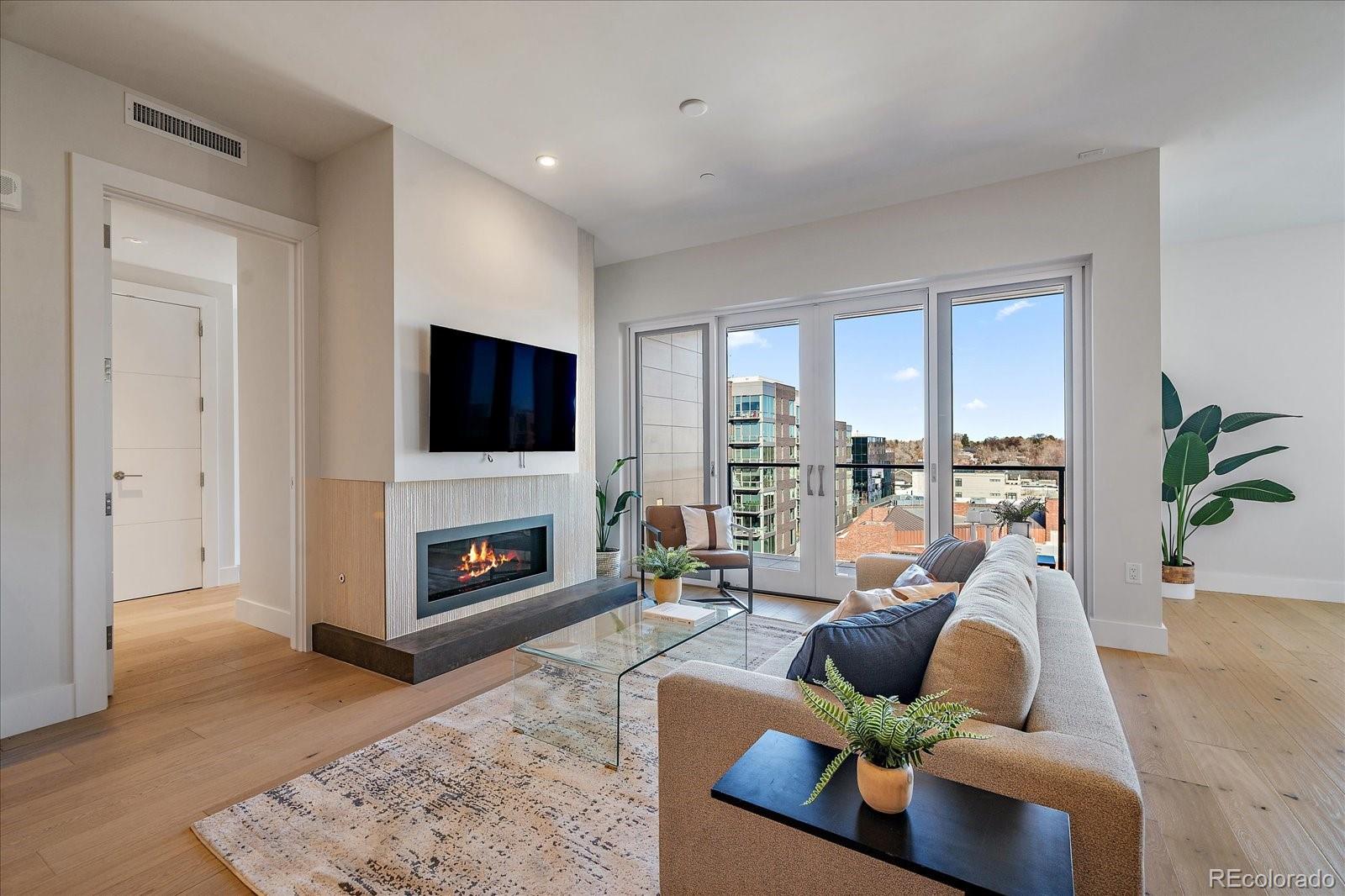 155 N Steele Street Unit: 714