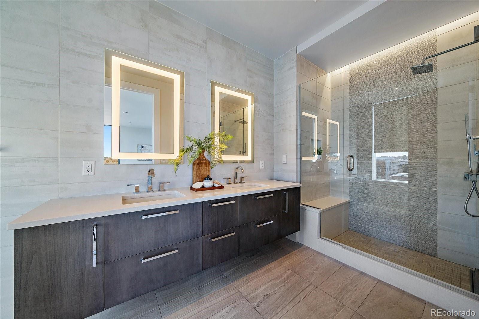 155 N Steele Street Unit: 714