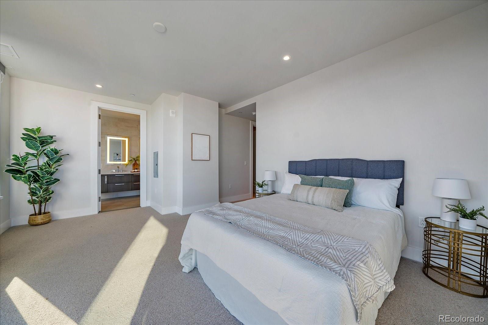 155 N Steele Street Unit: 714