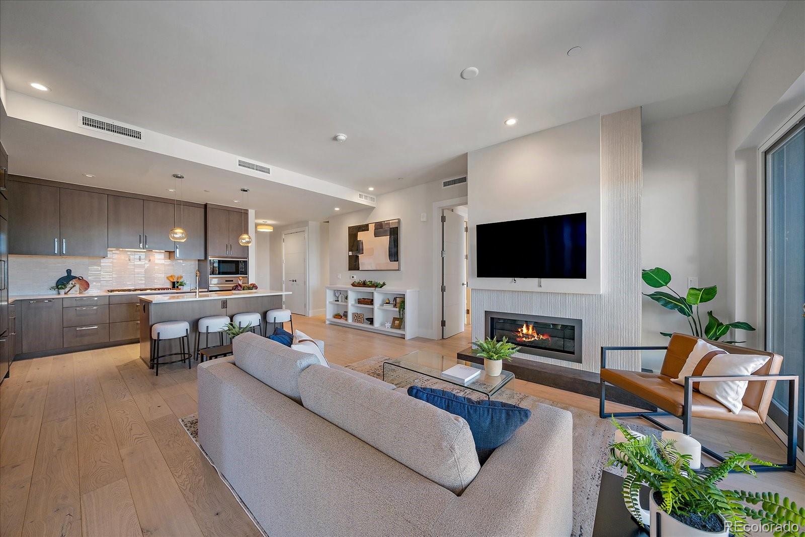 155 N Steele Street Unit: 714