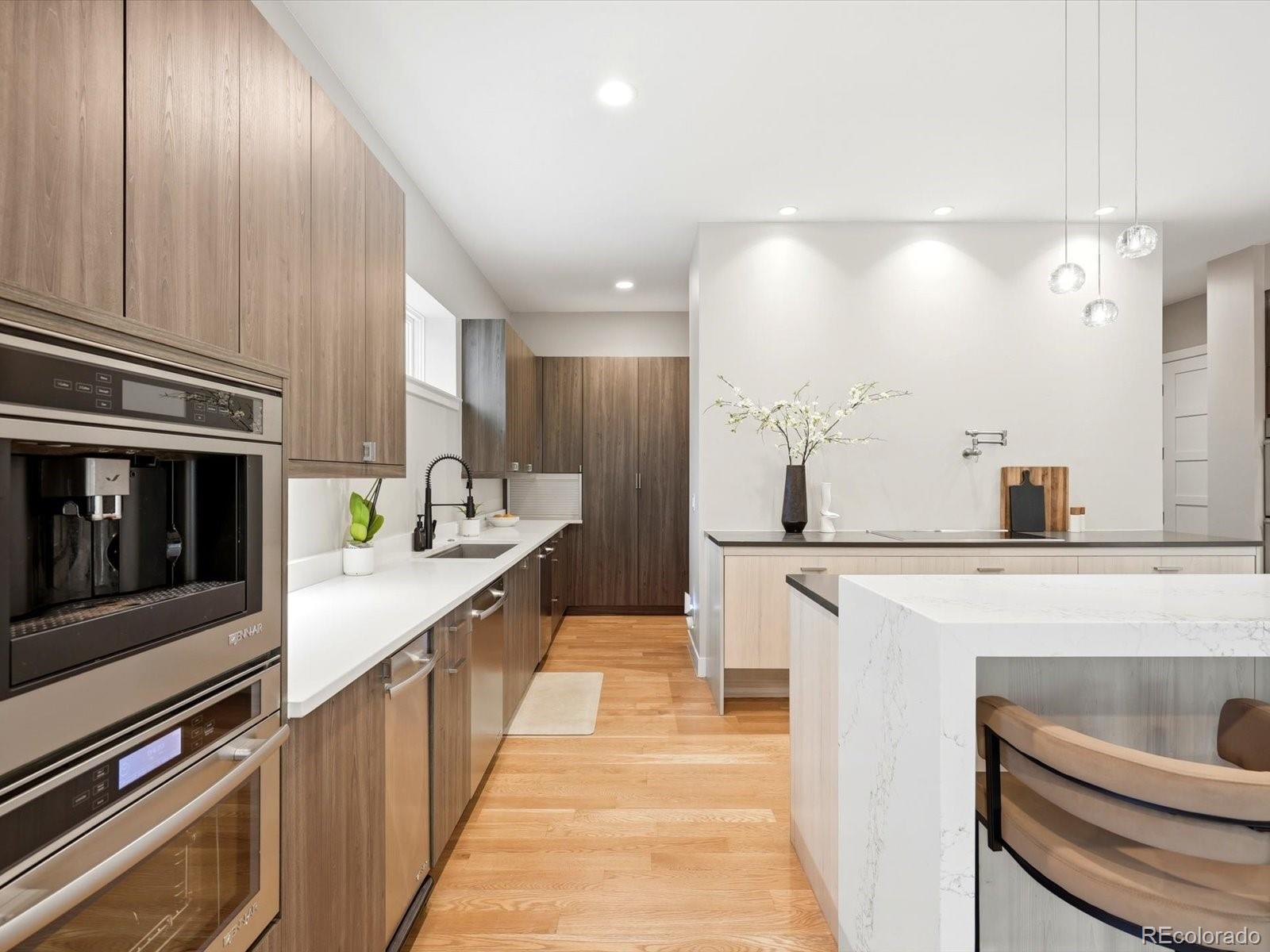 61 N Magnolia Way