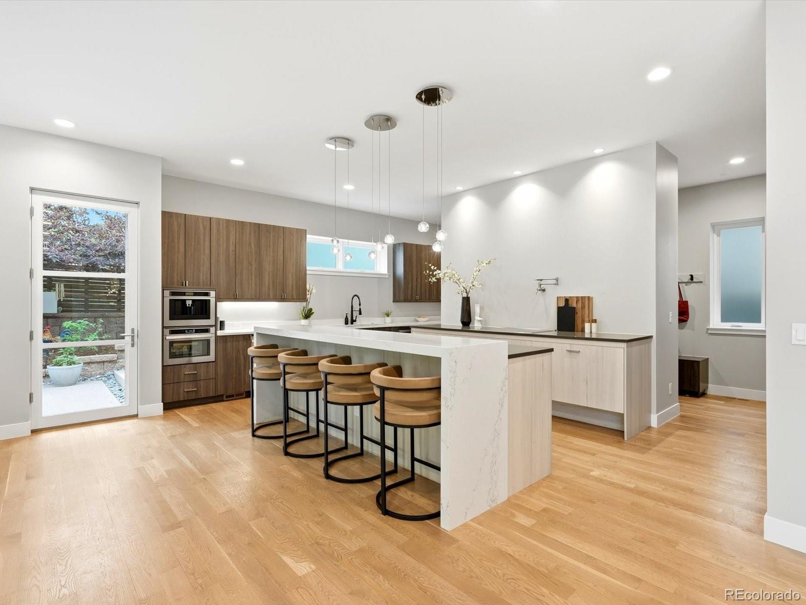 61 N Magnolia Way