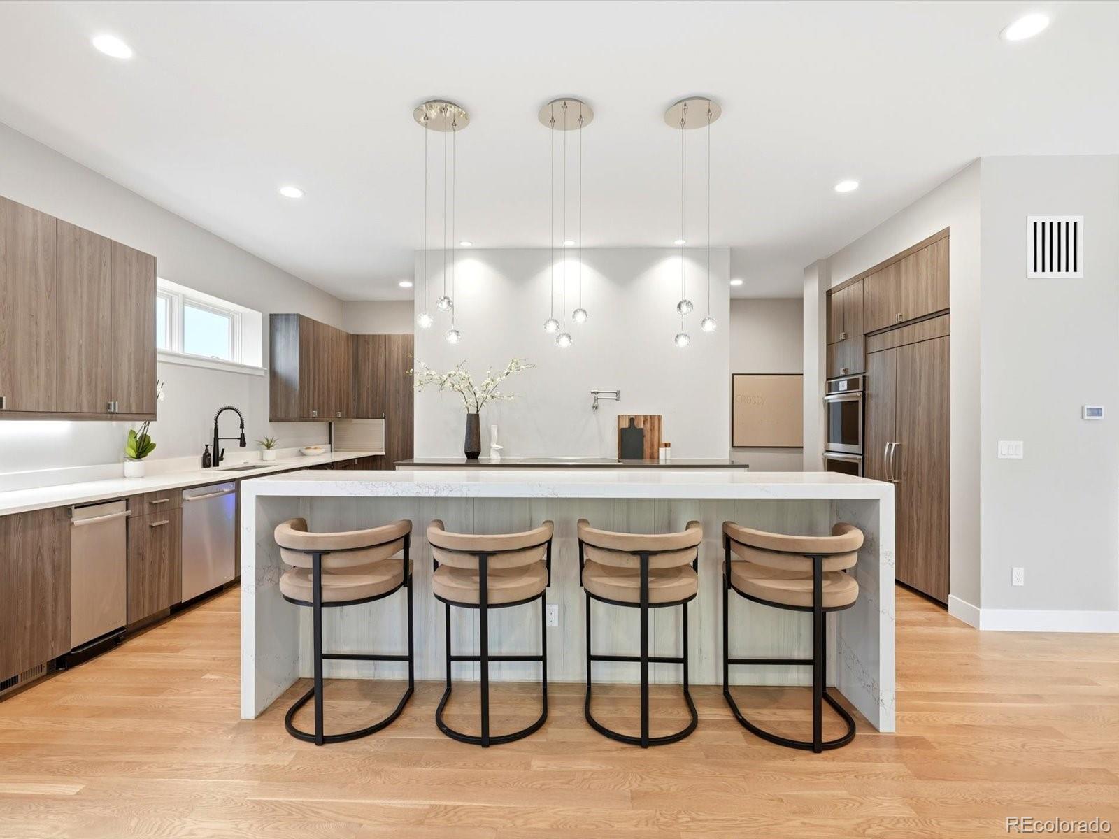 61 N Magnolia Way