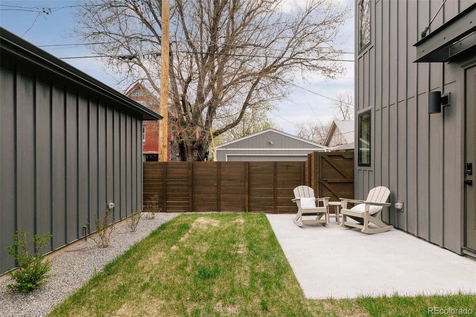 2327 W 33rd Avenue