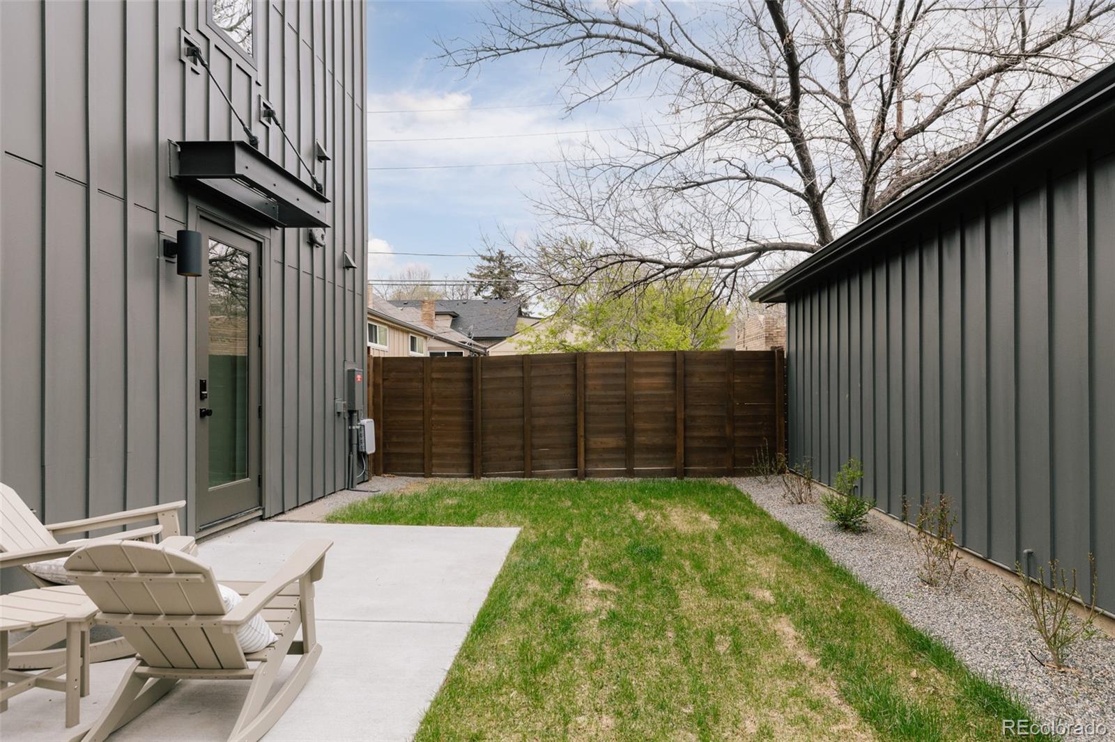 2327 W 33rd Avenue