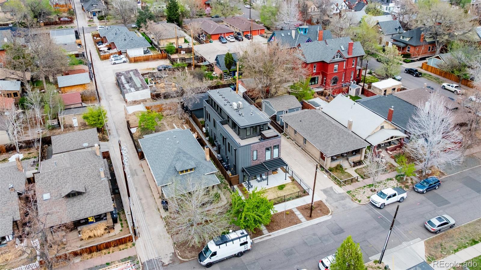 2327 W 33rd Avenue