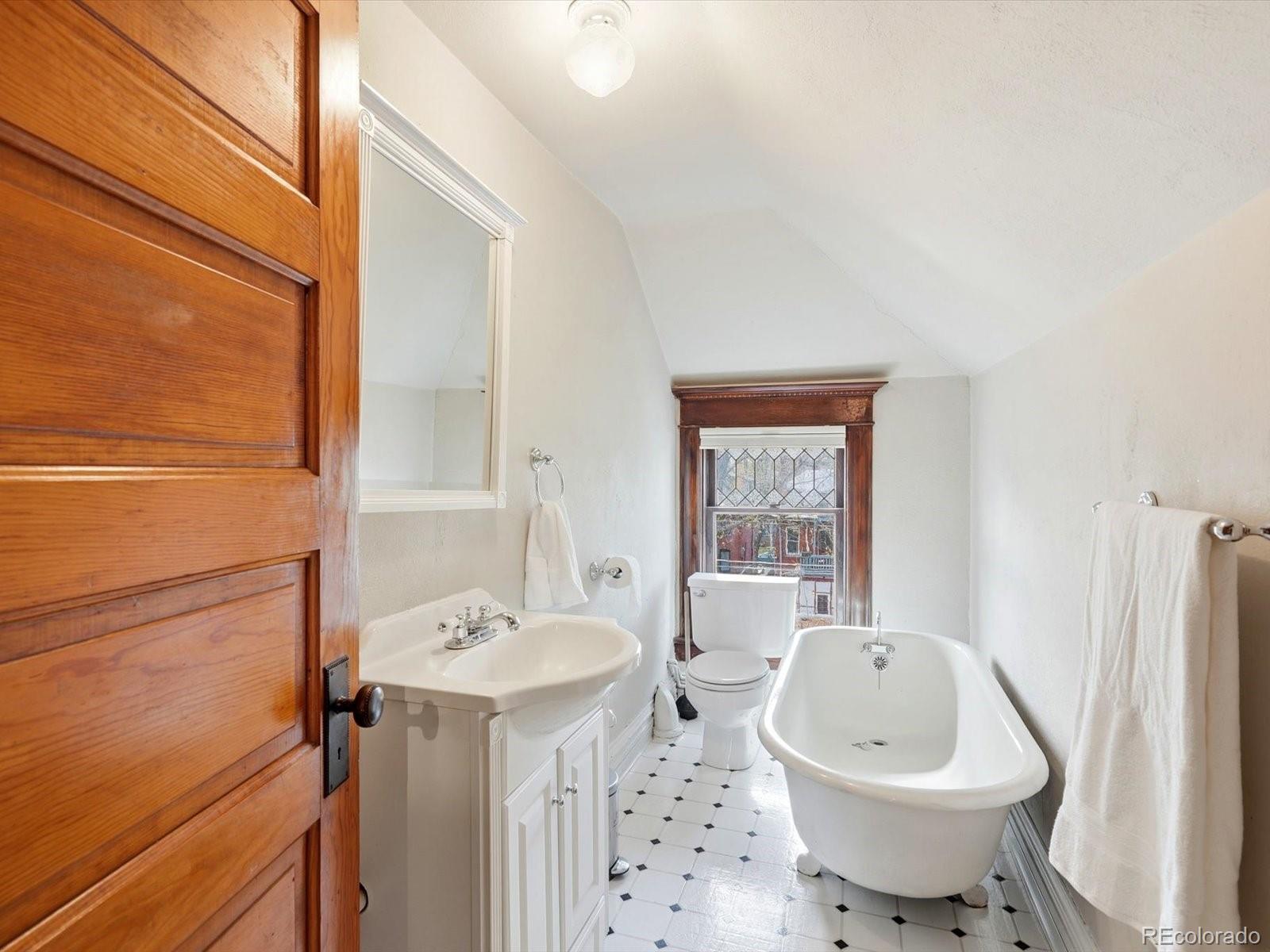 1121 N Humboldt Street