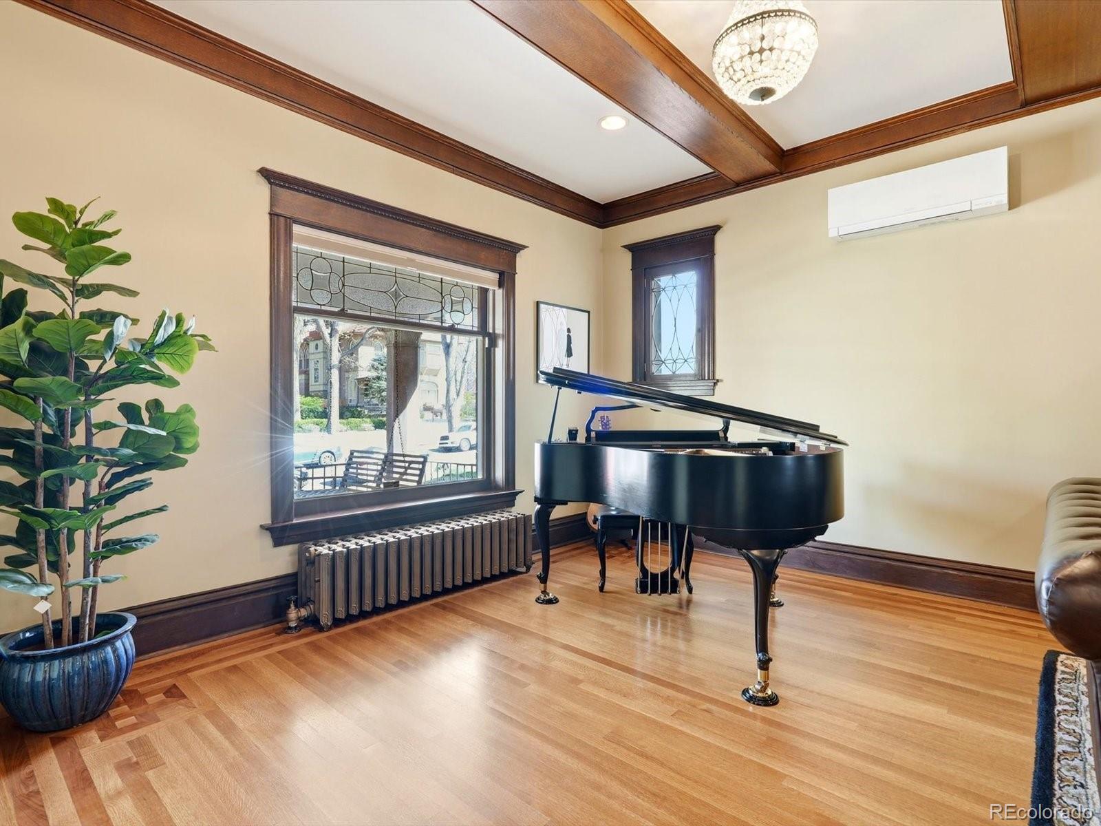 1121 N Humboldt Street